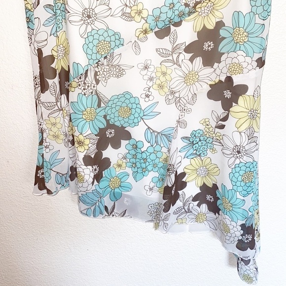 Michele White Floral Asymmetrical Summery Skirt - Picture 3 of 9